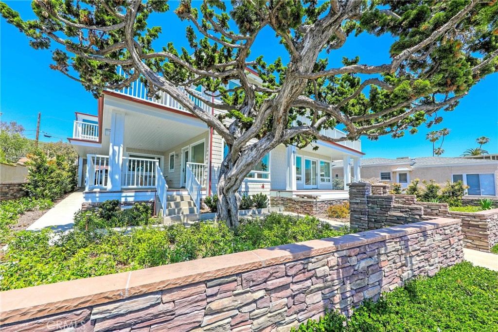 376 Cliff Drive, Unit C Laguna Beach, CA 92651 - Photo 17 of 22 a front view of a house with garden