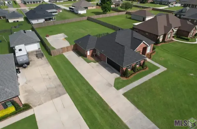 $359,500 | 147 Manchester Drive, Houma, LA 70360