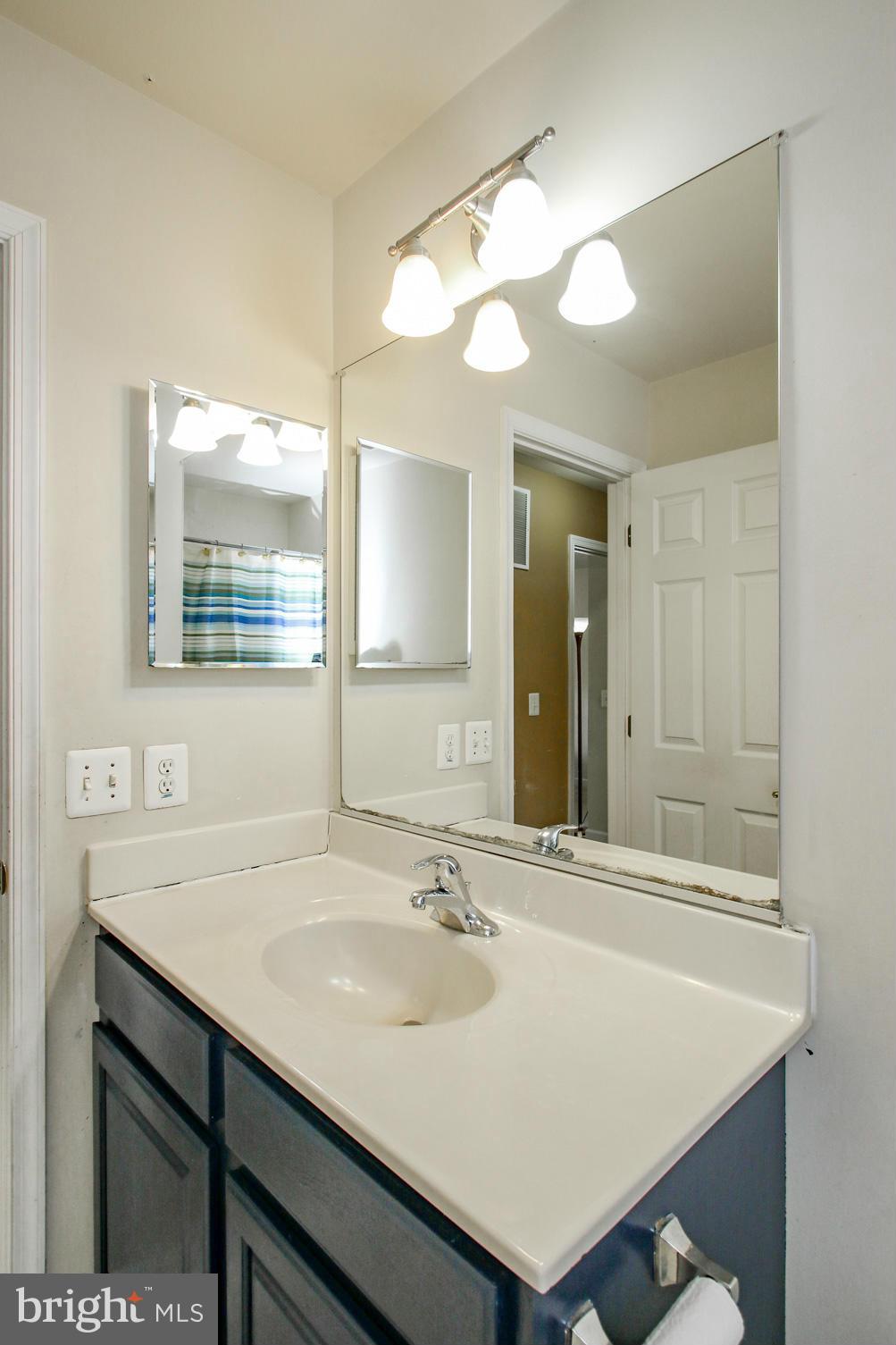 8412 Lark Brown Road Columbia, MD 21045 - Photo 22 of 30 Upper-level Bath