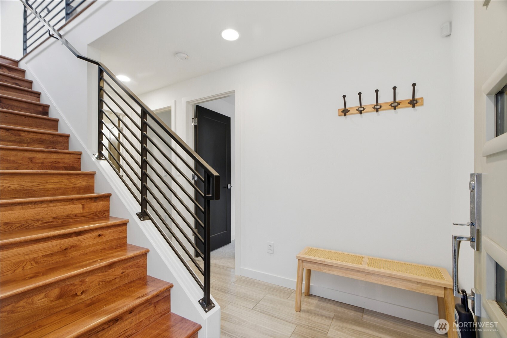 4106 Linden Avenue North, Unit B Seattle, WA 98103 - Photo 3 of 29