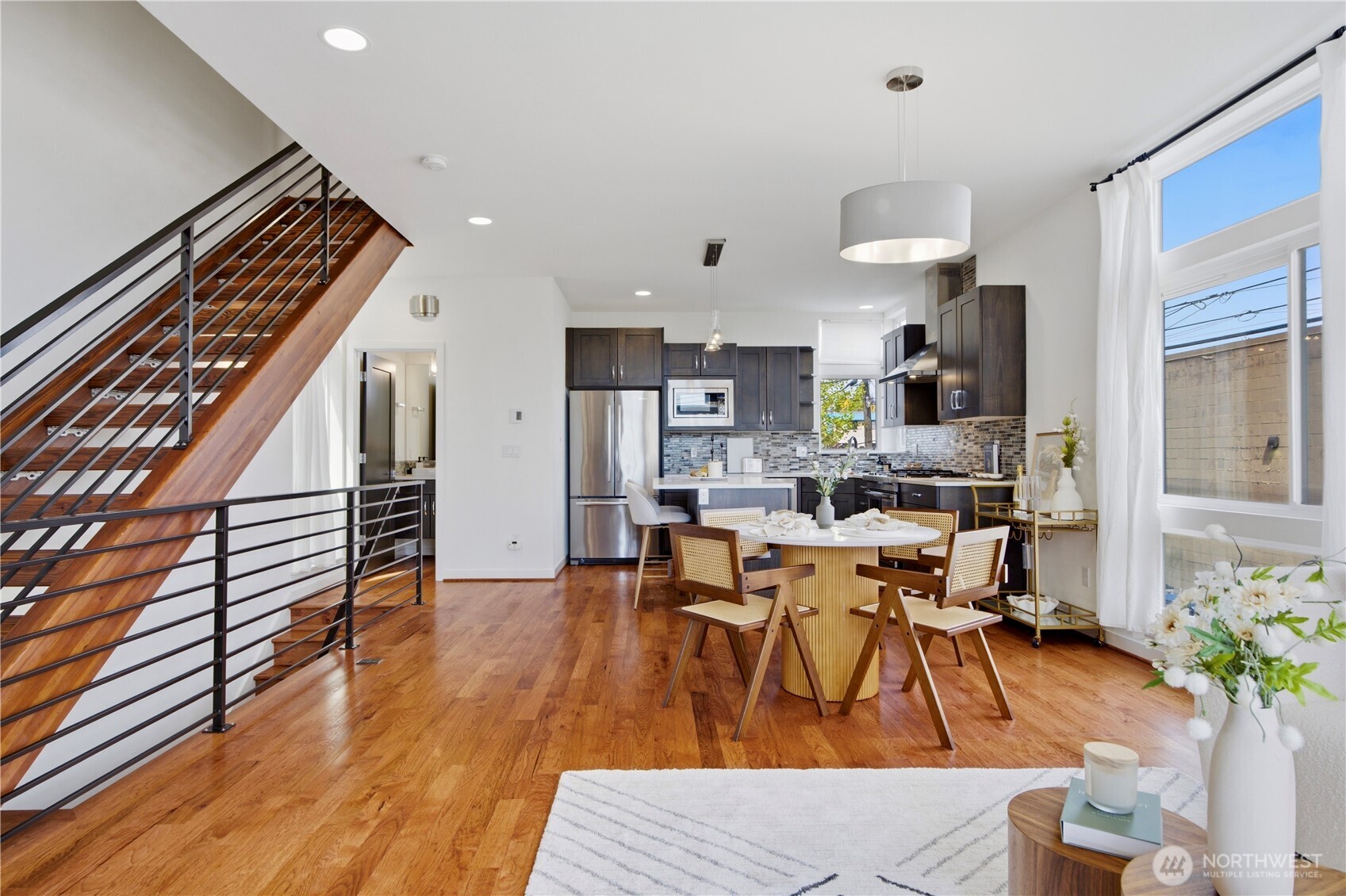 4106 Linden Avenue North, Unit B Seattle, WA 98103 - Photo 4 of 29