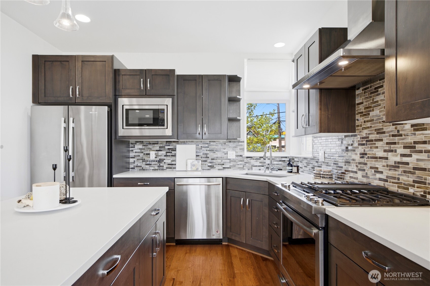 4106 Linden Avenue North, Unit B Seattle, WA 98103 - Photo 8 of 29