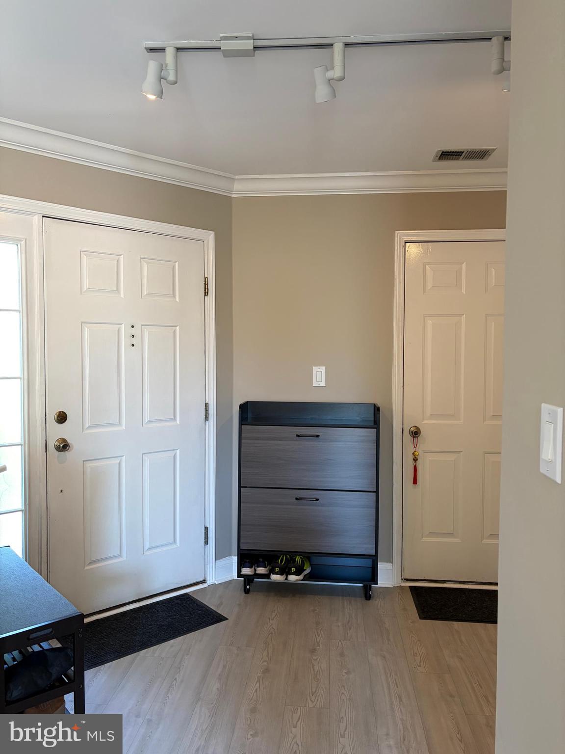 139 Coburn Road Pennington, NJ 08534 - Photo 4 of 24 foyer