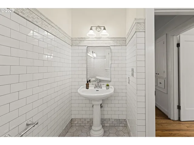 a view of a livingroom with a ceiling fan and window