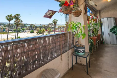 $719,000 | 2540 Clairemont Drive, Unit 307, San Diego, CA 92117