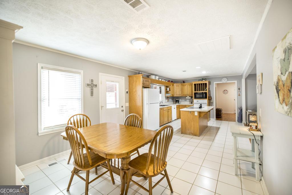 188 Lewis Street Cochran, GA 31014 - Photo 12 of 46 a dining room with furniture and window