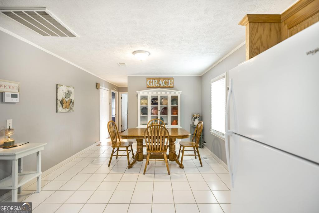 188 Lewis Street Cochran, GA 31014 - Photo 13 of 46 a view of a dining room with furniture