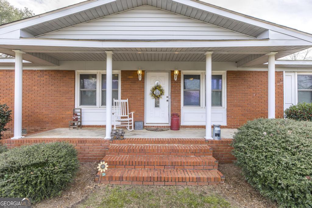 188 Lewis Street Cochran, GA 31014 - Photo 3 of 46 a front view of a house