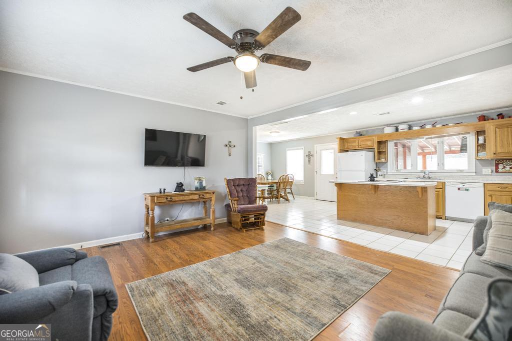 188 Lewis Street Cochran, GA 31014 - Photo 5 of 46 a living room with furniture and a flat screen tv