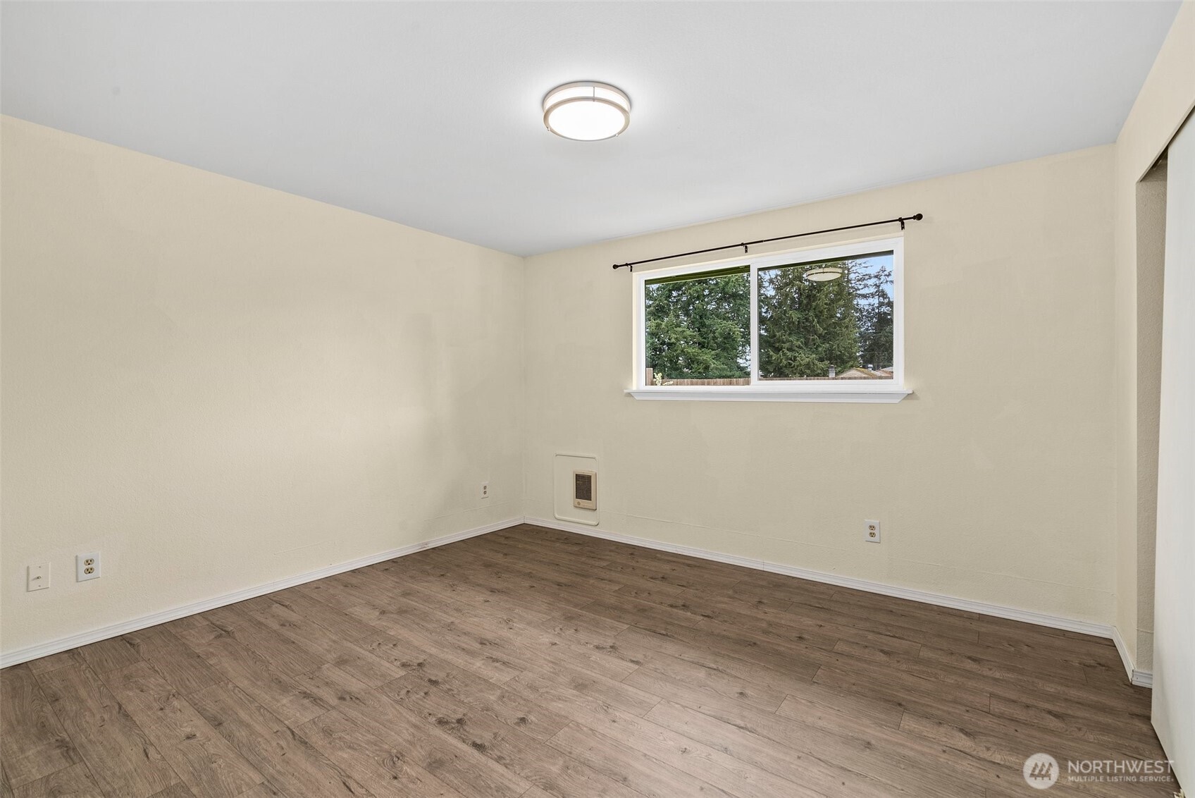 10227-10229 Ainsworth Avenue South Tacoma, WA 98444 - Photo 10 of 23 an empty room with a window