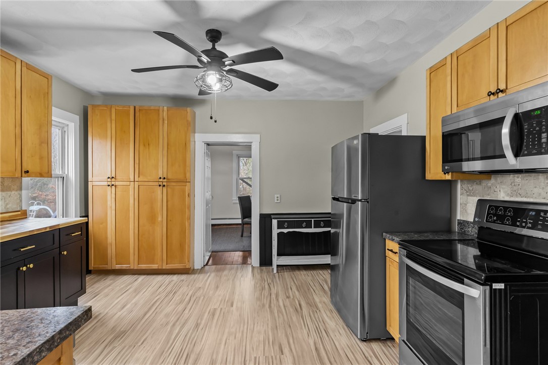 281 Hope Furnace Road Scituate, RI 02831 - Photo 3 of 37