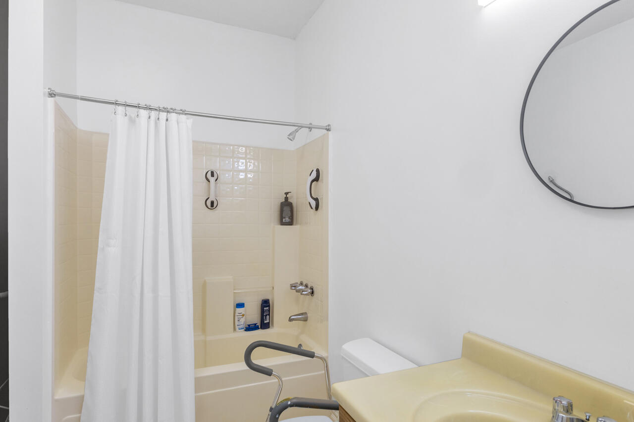 6303 Pottertown Road Murray, KY 42071 - Photo 13 of 42 Bathroom