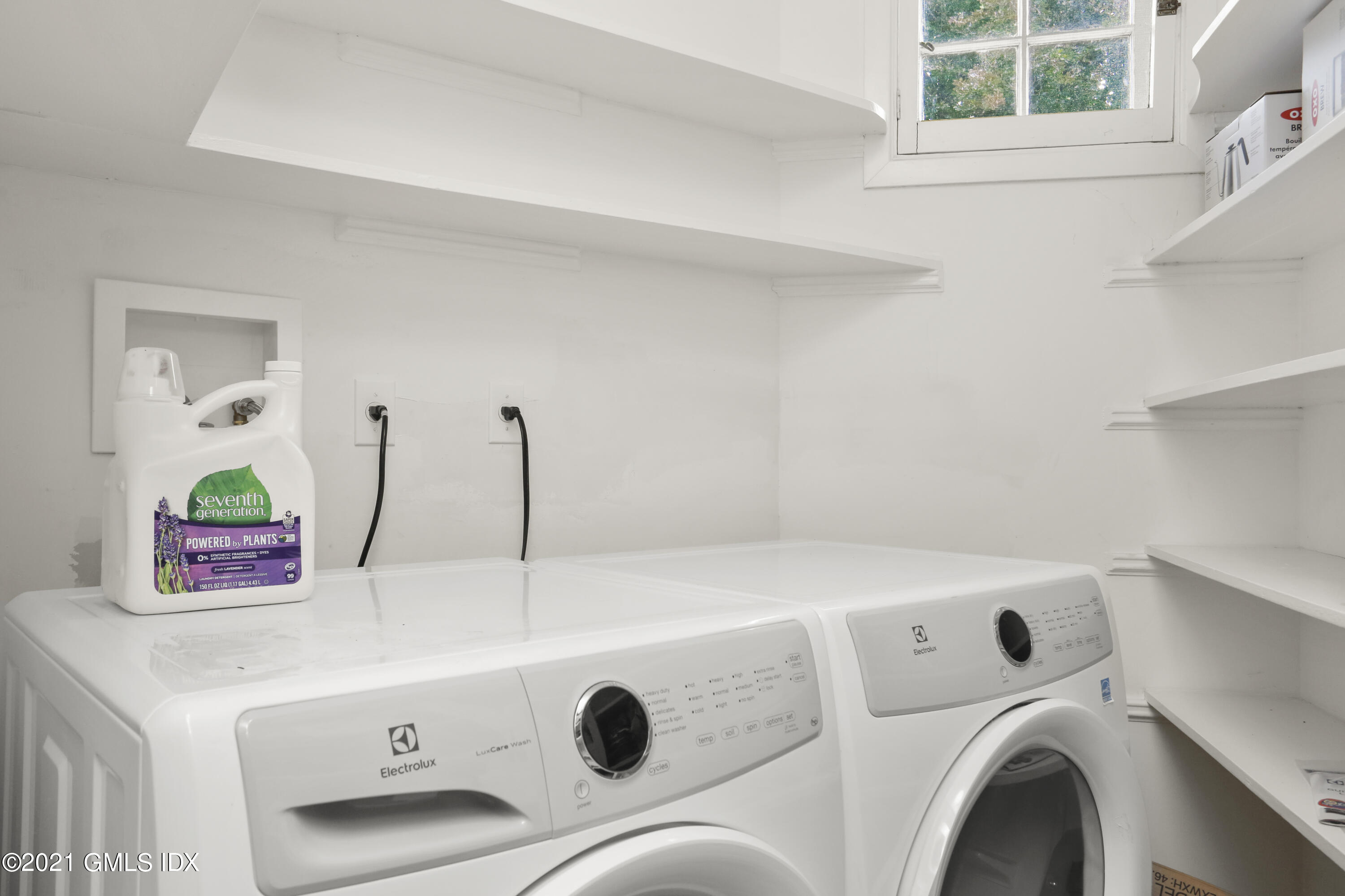 91 Indian Head Road Riverside, CT 06878 - Photo 20 of 45 a utility room with dryer and washer