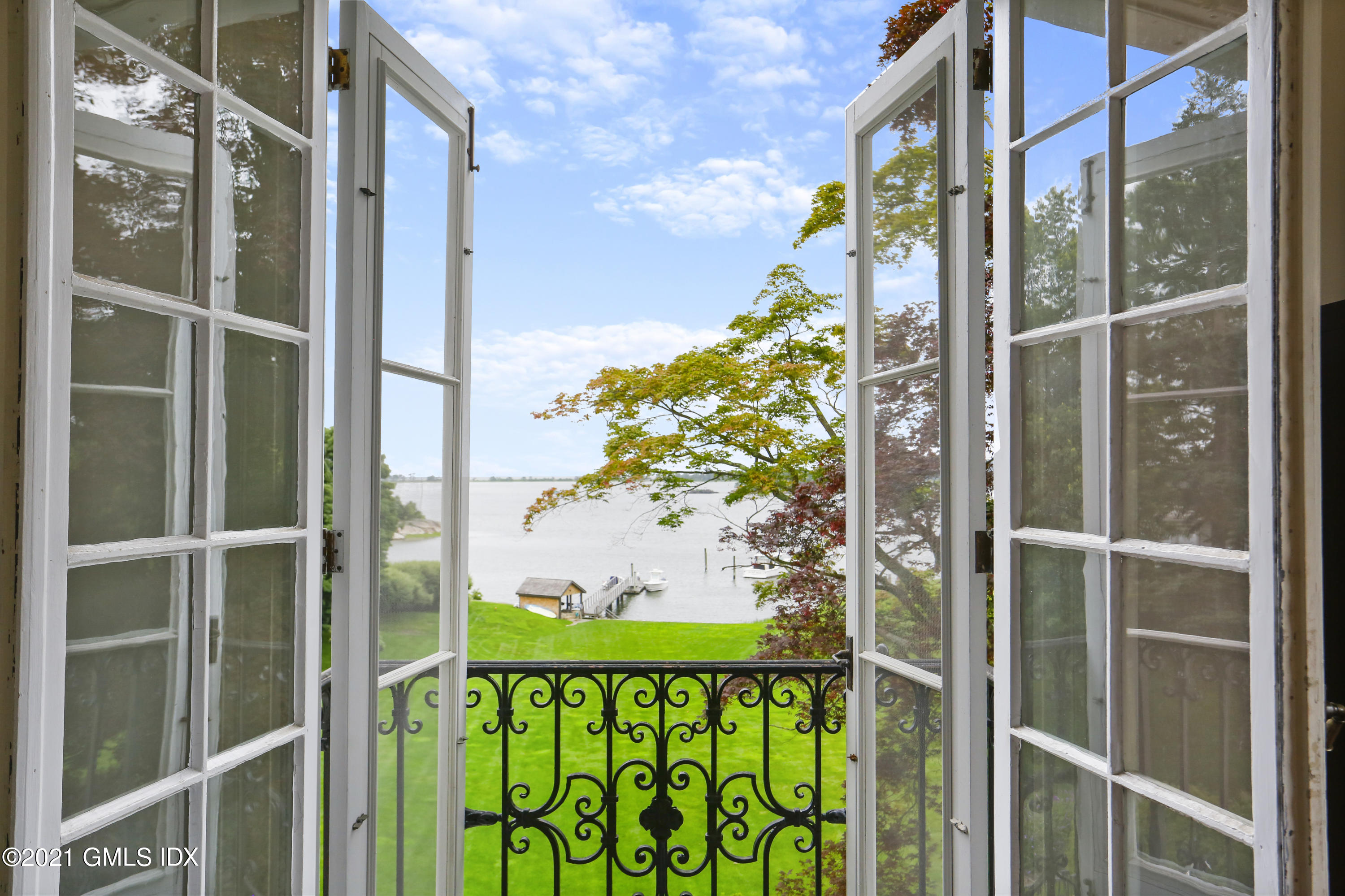91 Indian Head Road Riverside, CT 06878 - Photo 27 of 45 a view of a balcony