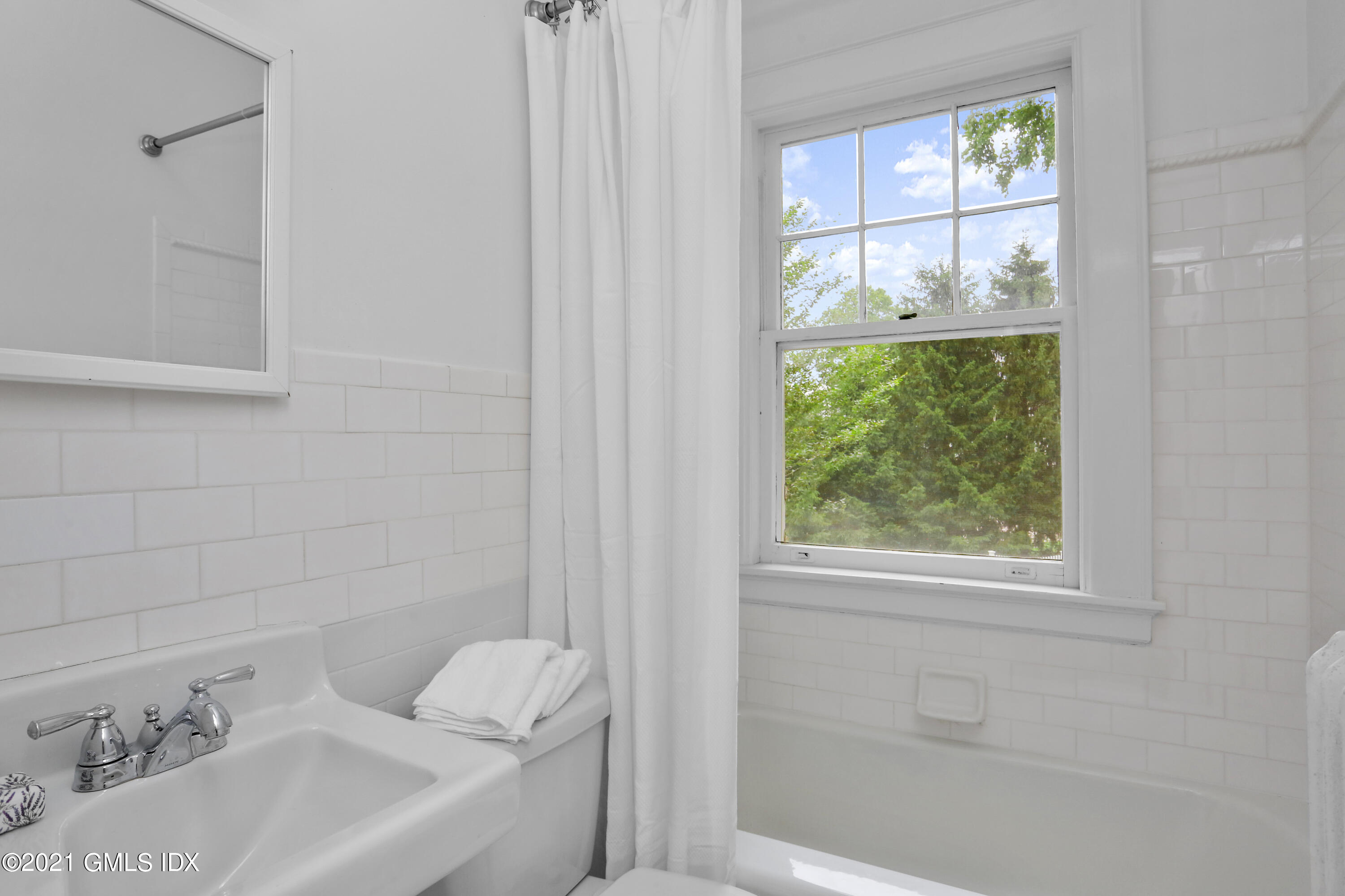 91 Indian Head Road Riverside, CT 06878 - Photo 37 of 45 a bathroom with a sink and a bathtub