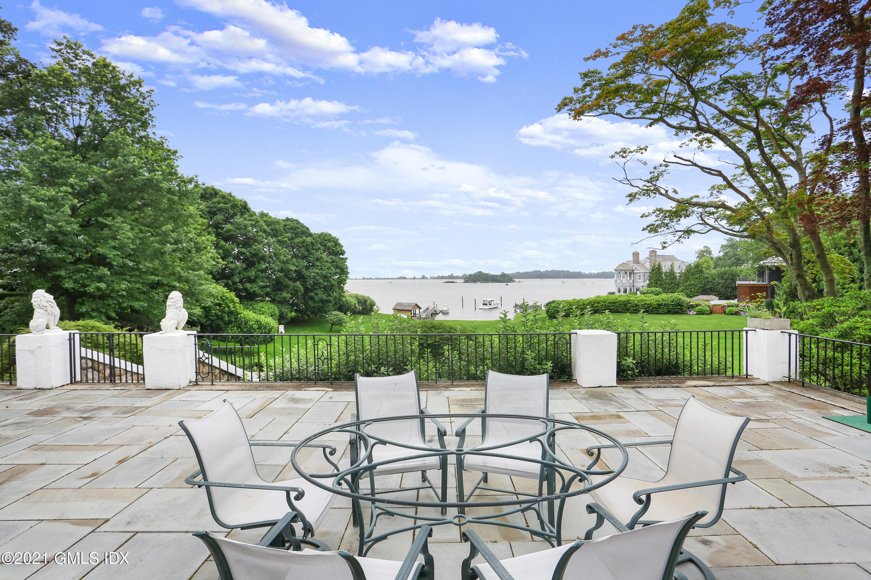 91 Indian Head Road Riverside, CT 06878 - Photo 38 of 45 a view of a patio with a table and chairs