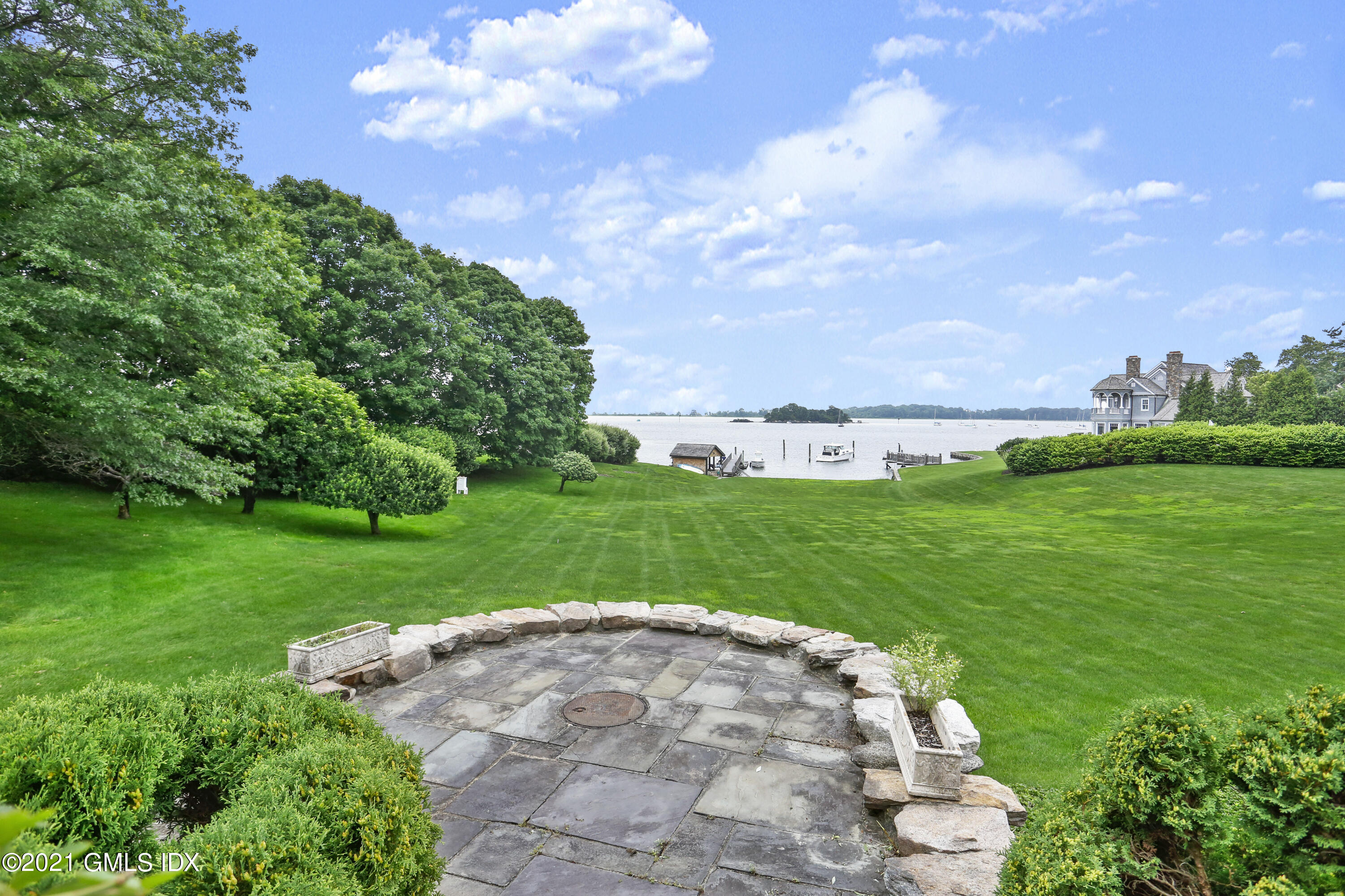 91 Indian Head Road Riverside, CT 06878 - Photo 42 of 45 a view of a garden with an apartment