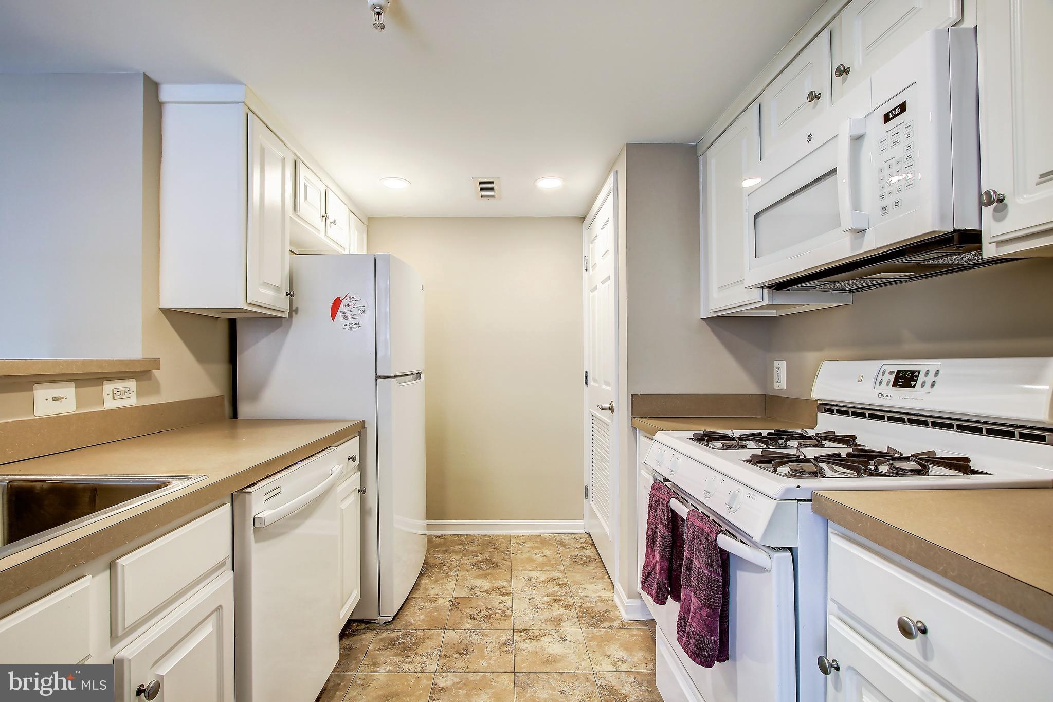 11710 Old Georgetown Road, Unit 903 Rockville, MD 20852 - Photo 9 of 22 New Refridgerator