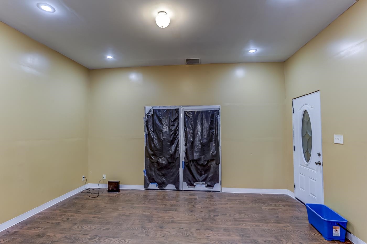 760 Craft Road Memphis, TN 38116 - Photo 15 of 25 an empty room with wooden floor and closet