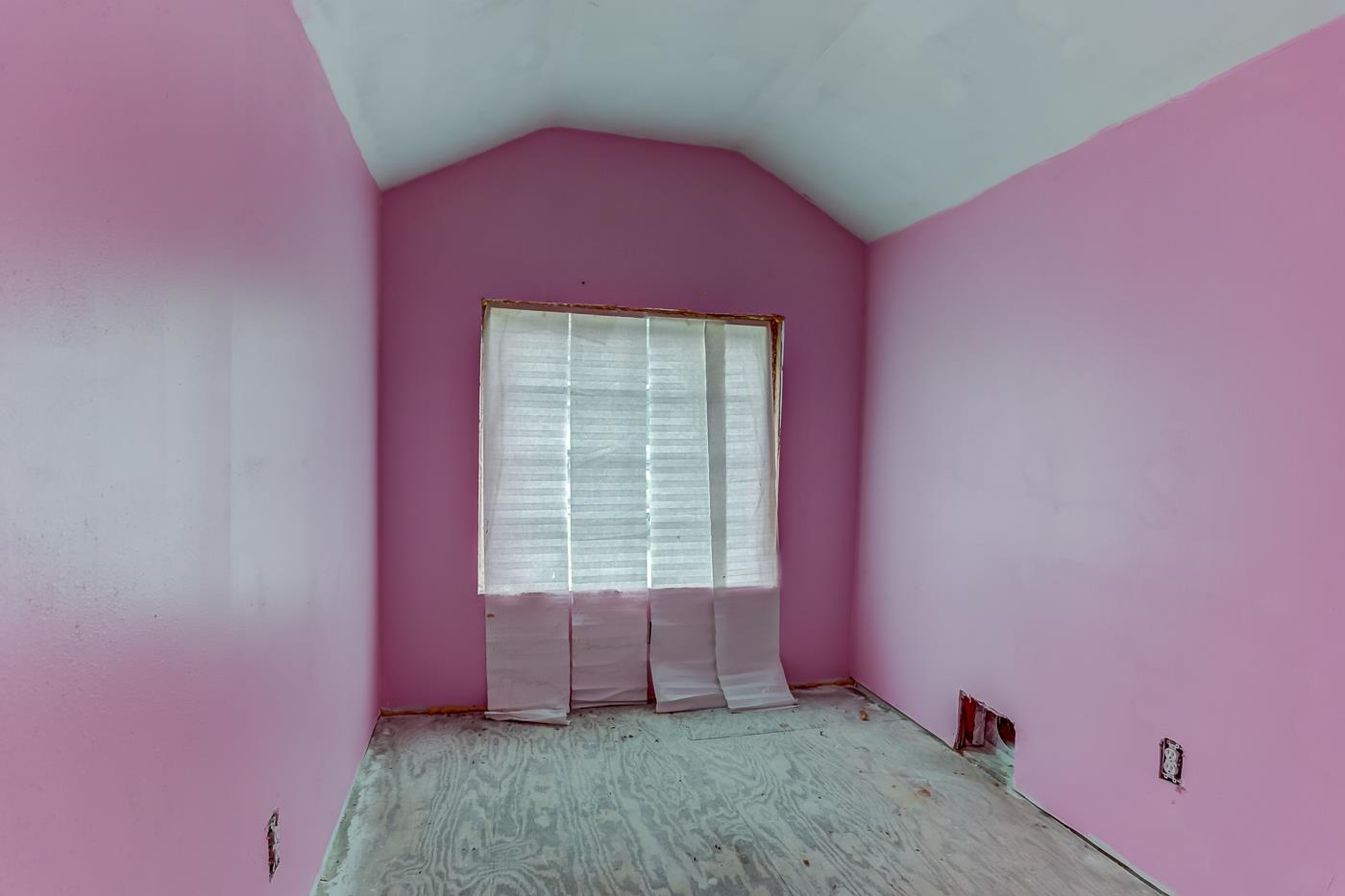 760 Craft Road Memphis, TN 38116 - Photo 16 of 25 a view of an empty room with a window