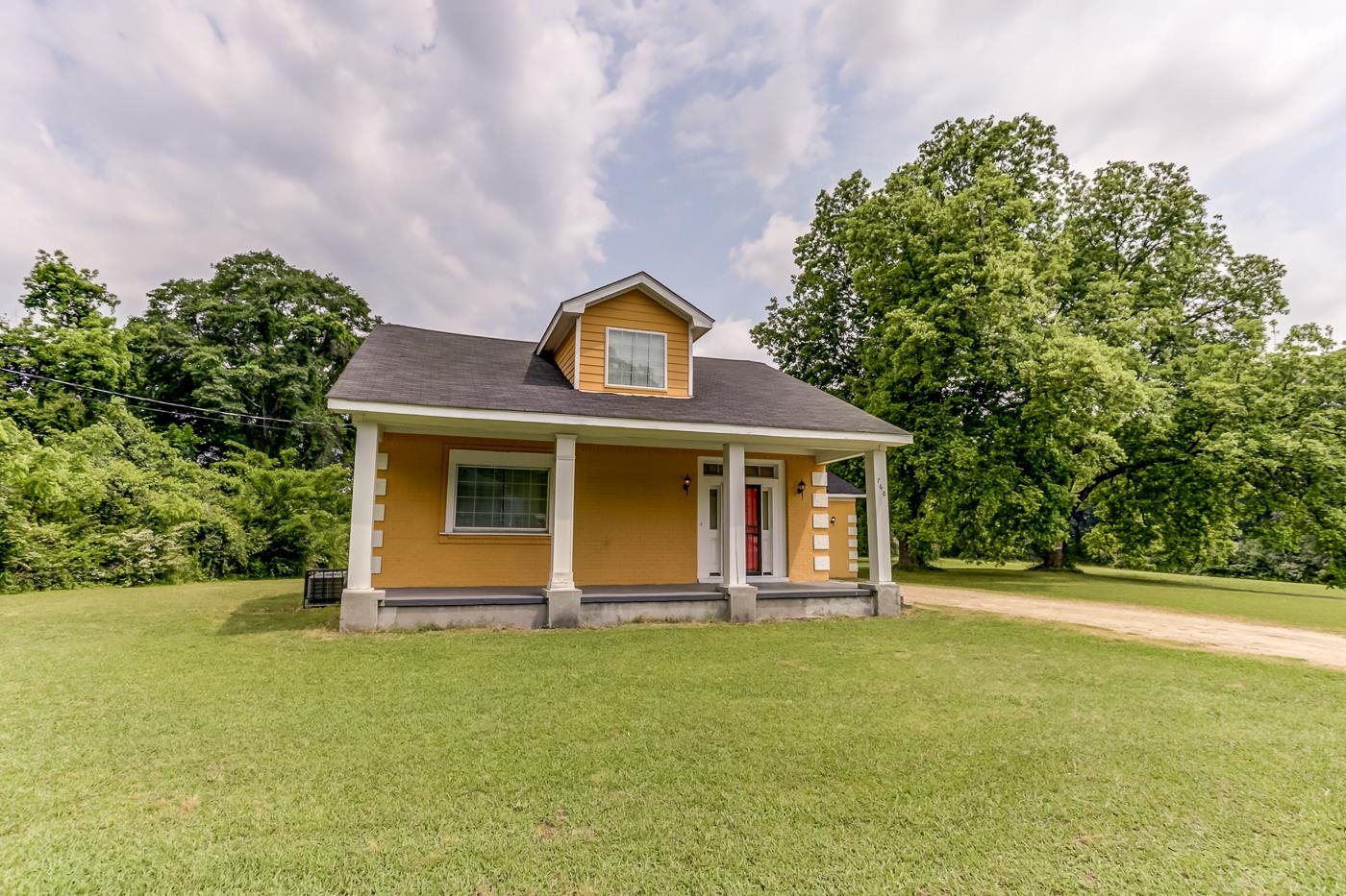 760 Craft Road Memphis, TN 38116 - Photo 5 of 25 a front view of a house with garden