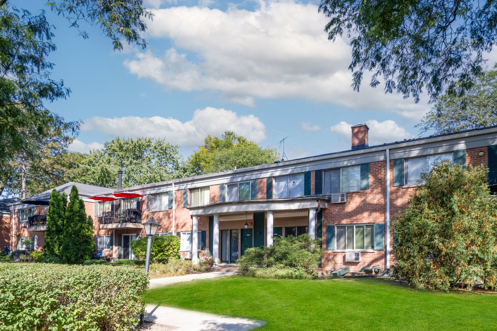 2315 South Goebbert Road, Unit 209 Arlington Heights, IL 60005 - Photo 1 of 20 Gallery Image 1