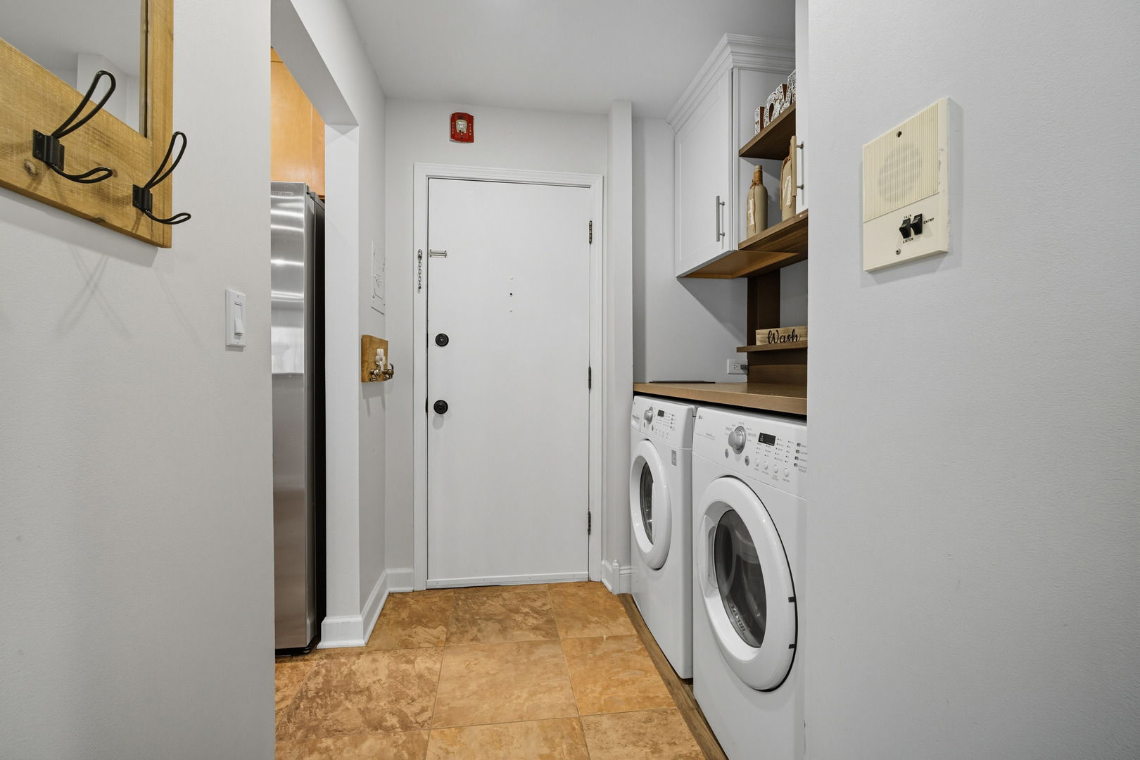 2315 South Goebbert Road, Unit 209 Arlington Heights, IL 60005 - Photo 4 of 20 Gallery Image 4