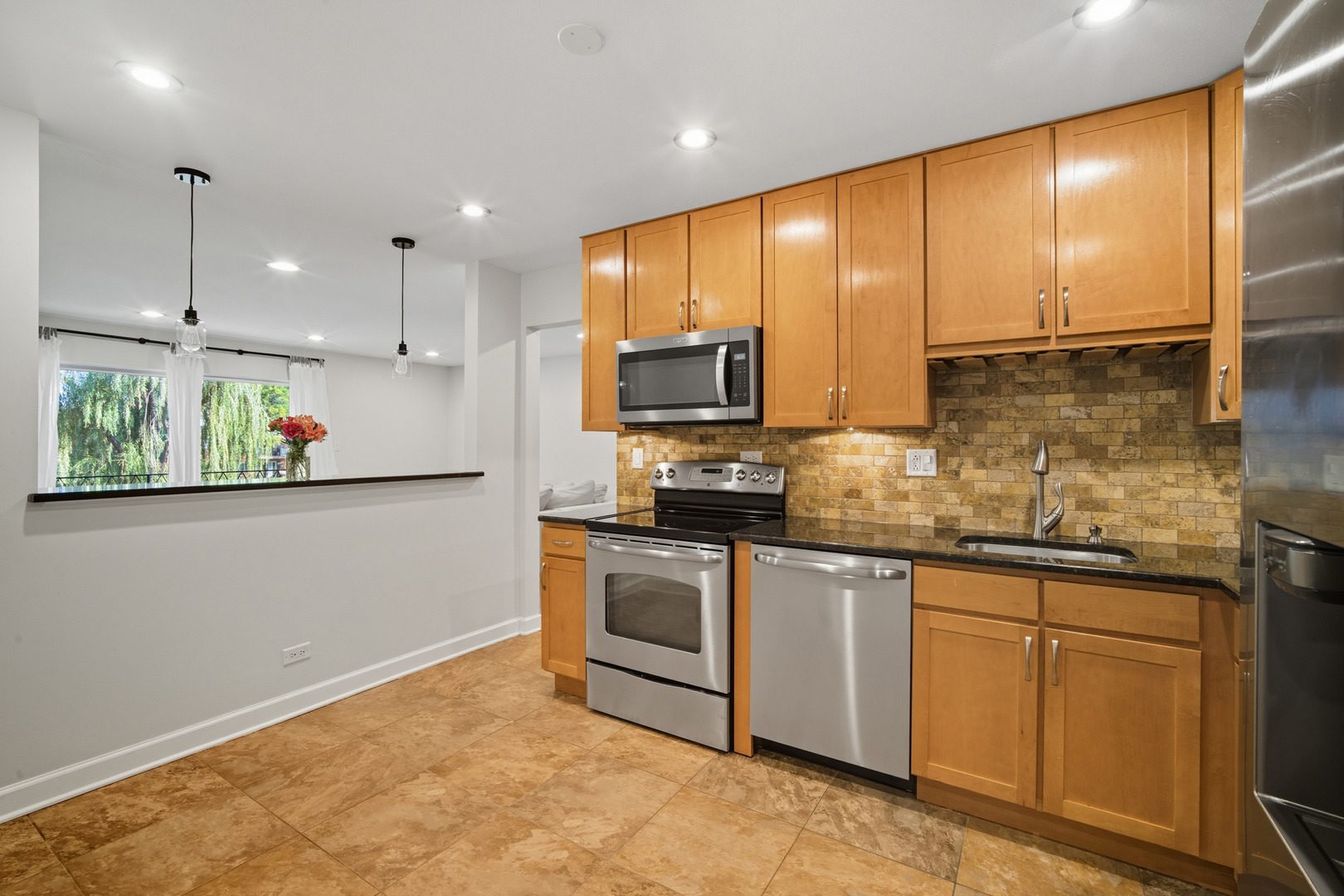 2315 South Goebbert Road, Unit 209 Arlington Heights, IL 60005 - Photo 6 of 20 Gallery Image 6