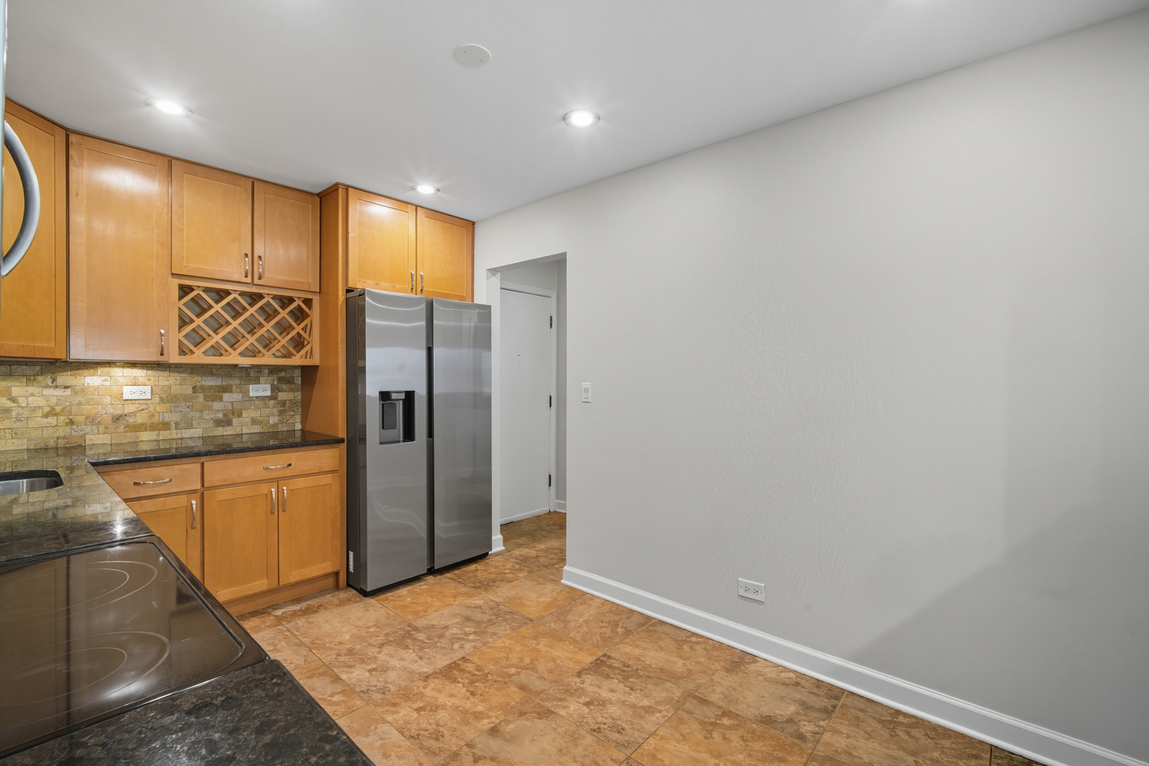 2315 South Goebbert Road, Unit 209 Arlington Heights, IL 60005 - Photo 8 of 20 Gallery Image 8