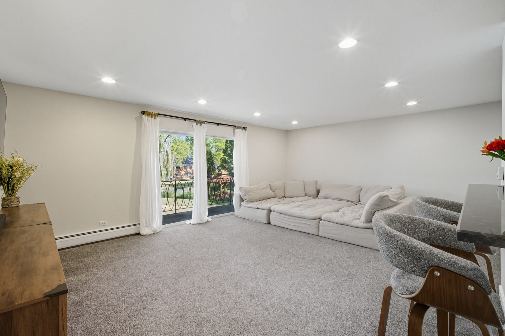 2315 South Goebbert Road, Unit 209 Arlington Heights, IL 60005 - Photo 9 of 20 Gallery Image 9