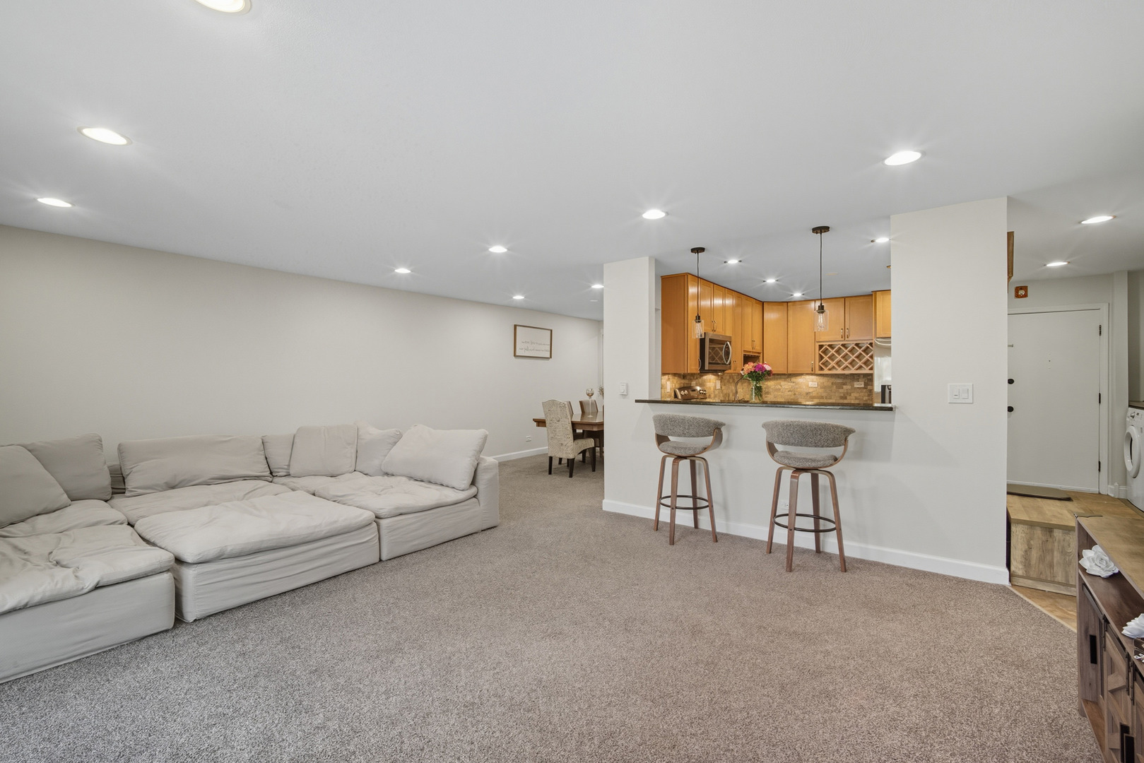 2315 South Goebbert Road, Unit 209 Arlington Heights, IL 60005 - Photo 10 of 20 Gallery Image 10