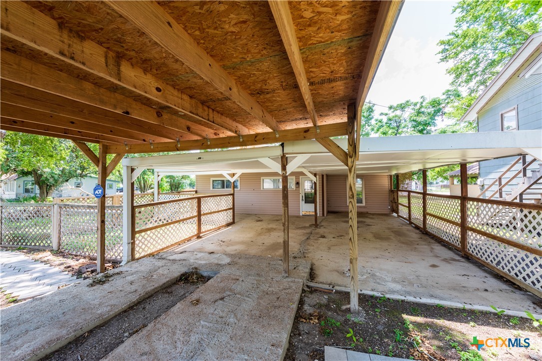 705 South Laurel Avenue Luling, TX 78648 - Photo 27 of 31