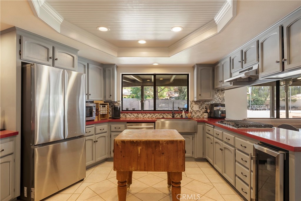 19954 Tinne Road Apple Valley, CA 92307 - Photo 13 of 54