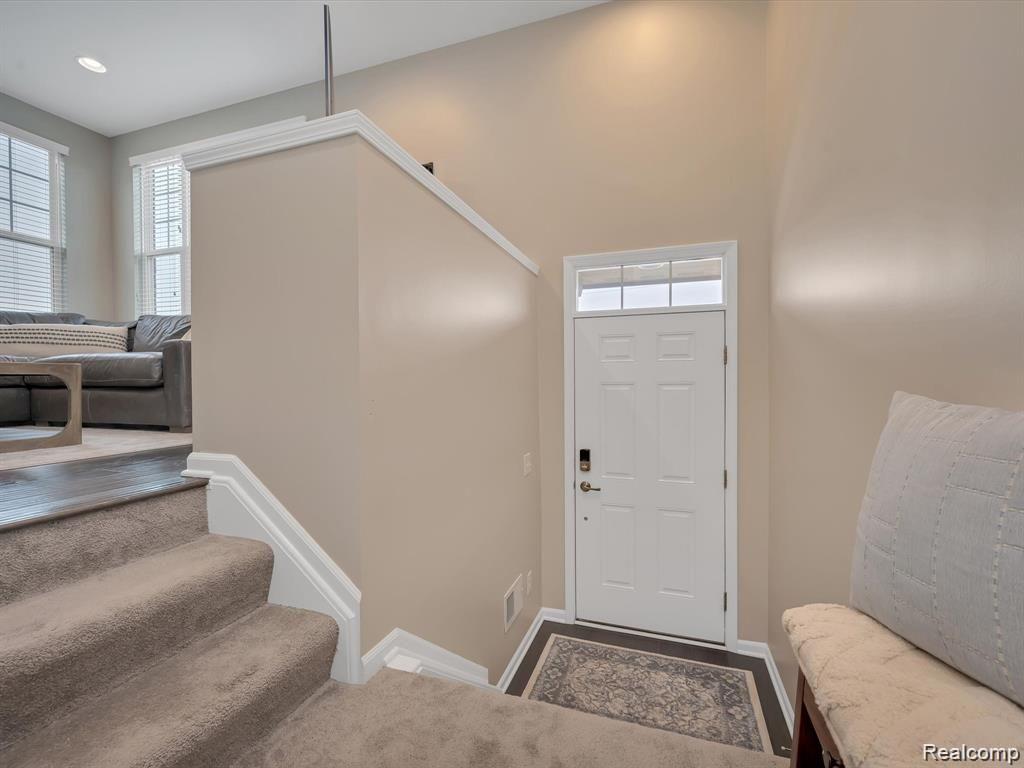 2594 Helmsdale Circle Rochester Hills, MI 48307 - Photo 3 of 28