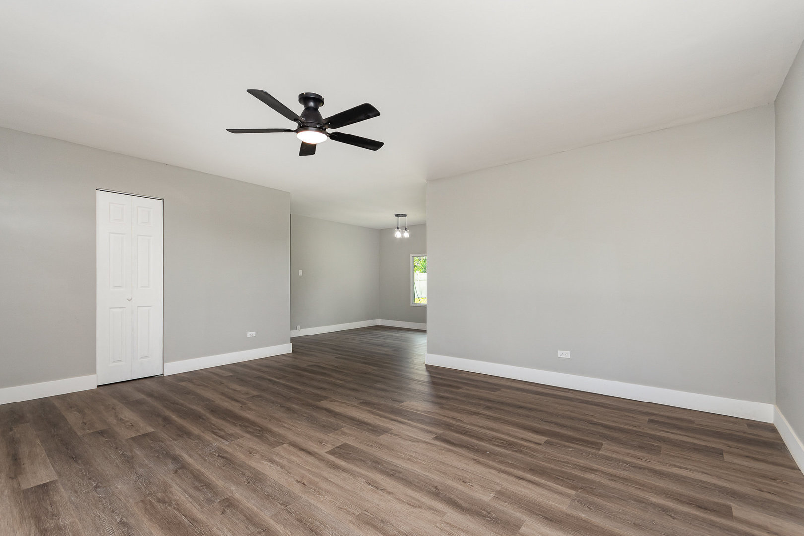 16632 Sawyer Avenue Markham, IL 60428 - Photo 2 of 15