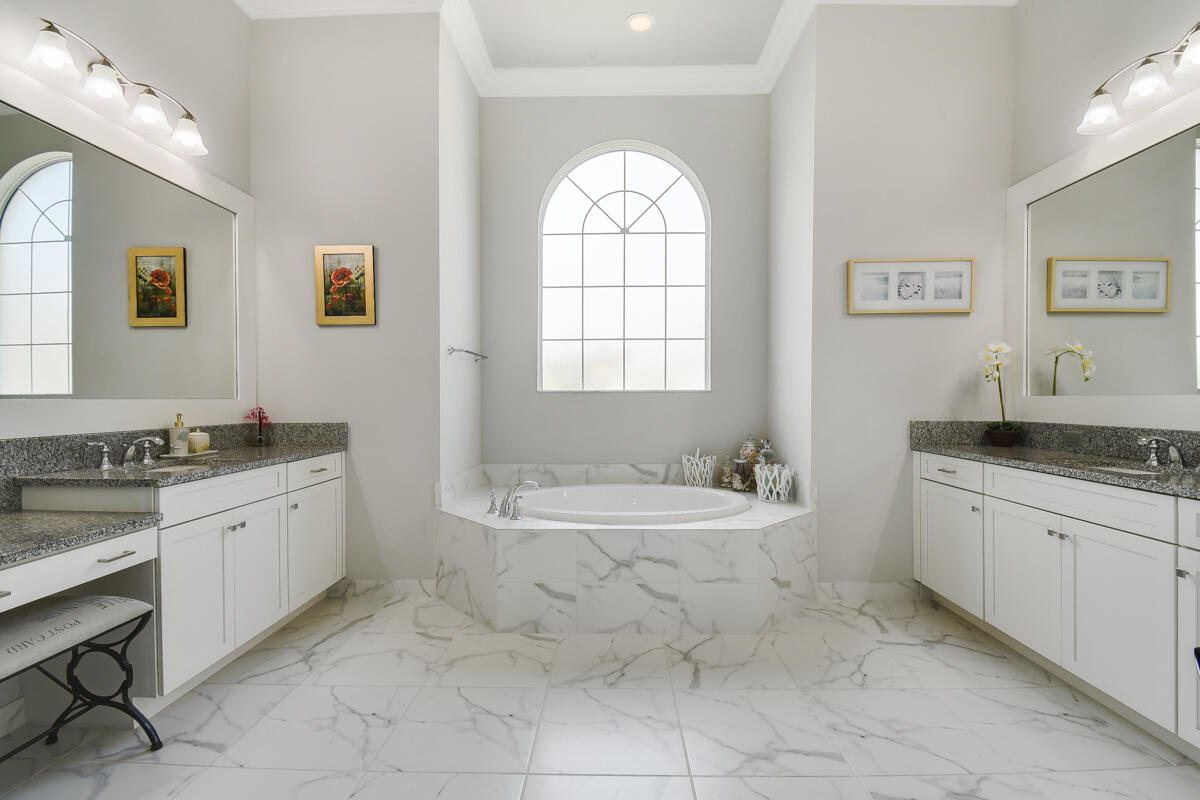 126 Sonata Drive Jupiter, FL 33478 - Photo 32 of 101 Primary Bathroom