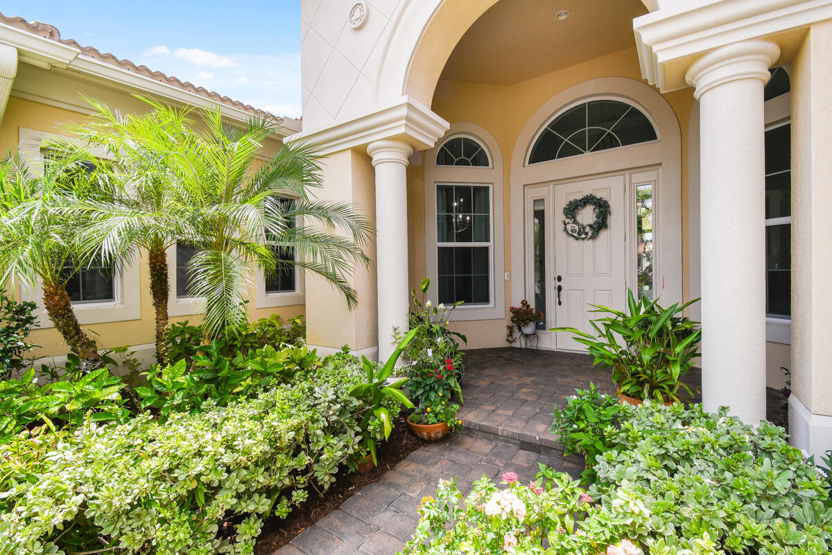 126 Sonata Drive Jupiter, FL 33478 - Photo 5 of 101 Inviting Entryway