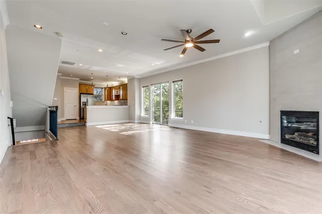 a view of livingroom and hardwood floor