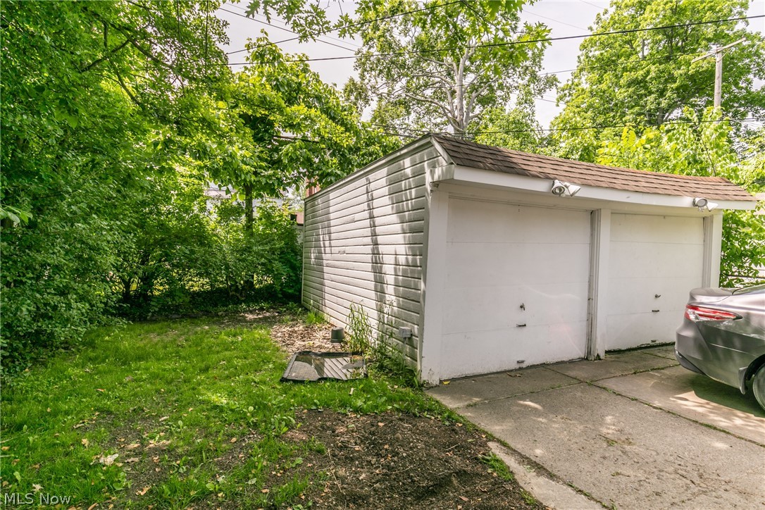 13556 Cedar Road Cleveland, OH 44118 - Photo 3 of 27