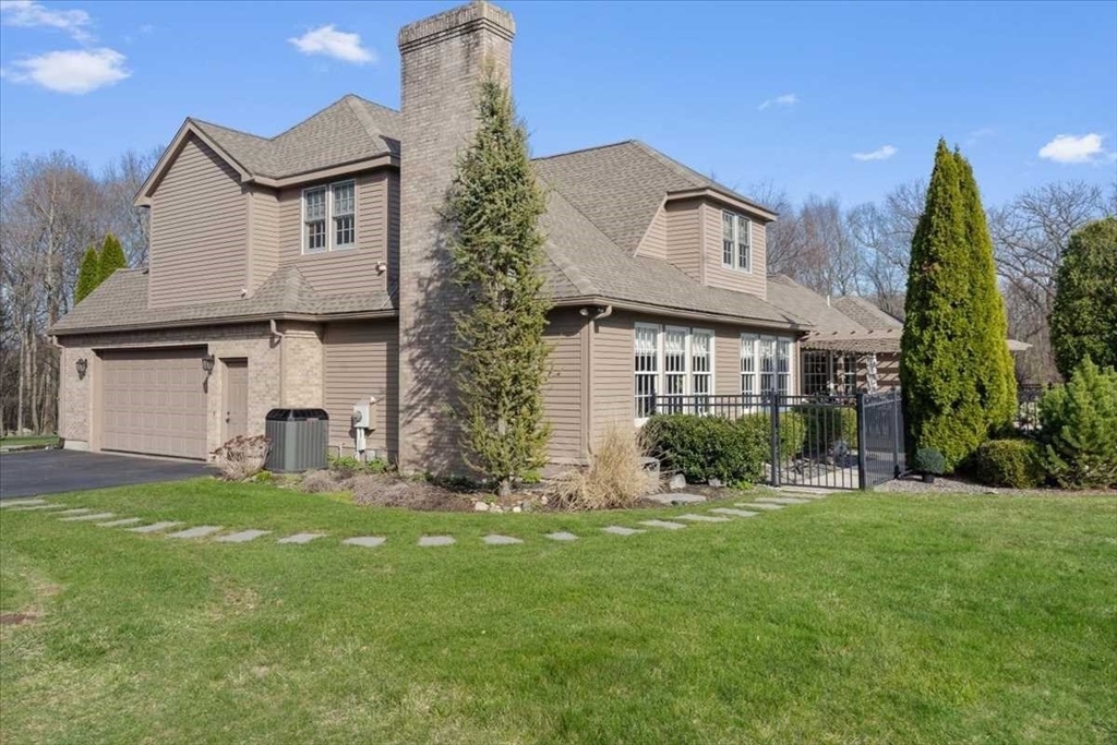 9 Old Harry Road Southborough, MA 01772 - Photo 4 of 5 Gallery Image 4