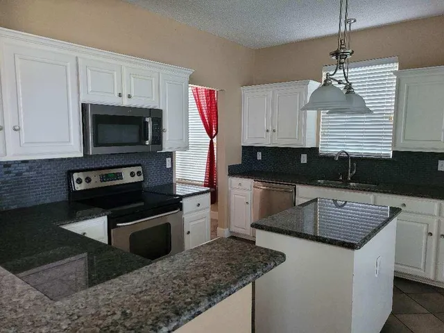 $3,000 | 4902 Landrun Lane, Arlington, TX 76017