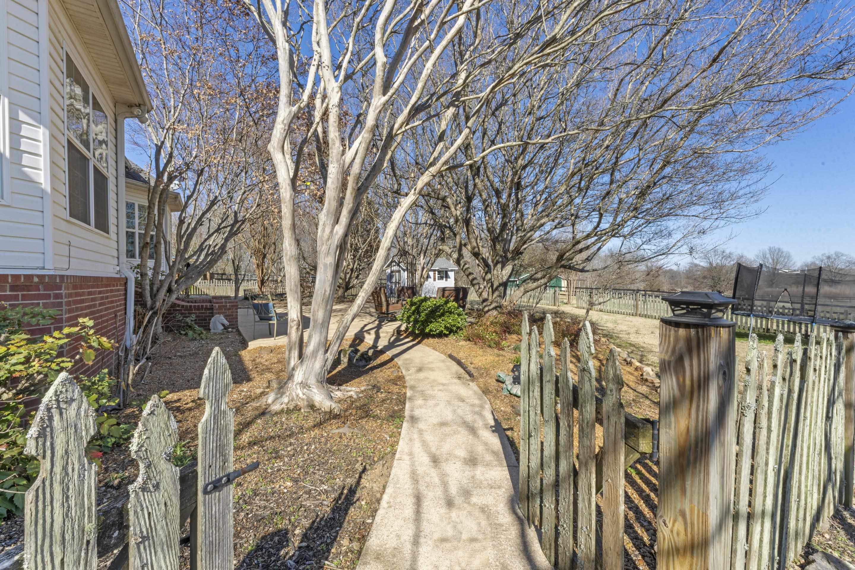 9650 Collierville Arlington Road Arlington, TN 38002 - Photo 26 of 39 Fenced yard with a trampoline