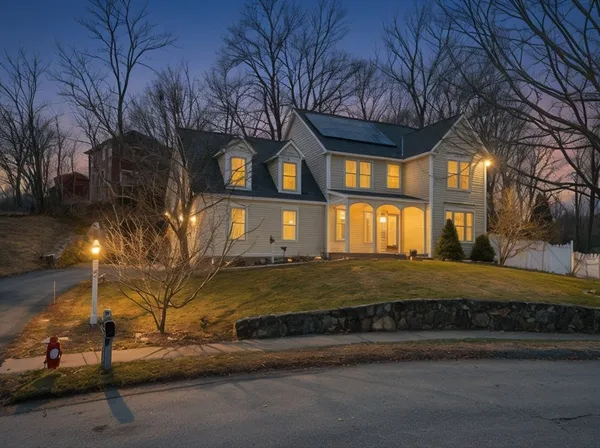 $899,900 | 8 Jacqueline Drive, Amesbury, MA 01913