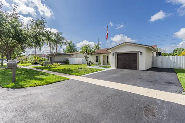 $649,000 | 16942 Southwest 5th Way, Weston, FL 33326
