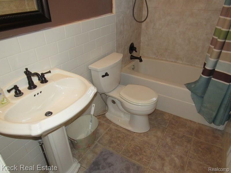 8055 Pardee Road Taylor, MI 48180 - Photo 10 of 13 8055 Pardee (13).JPG