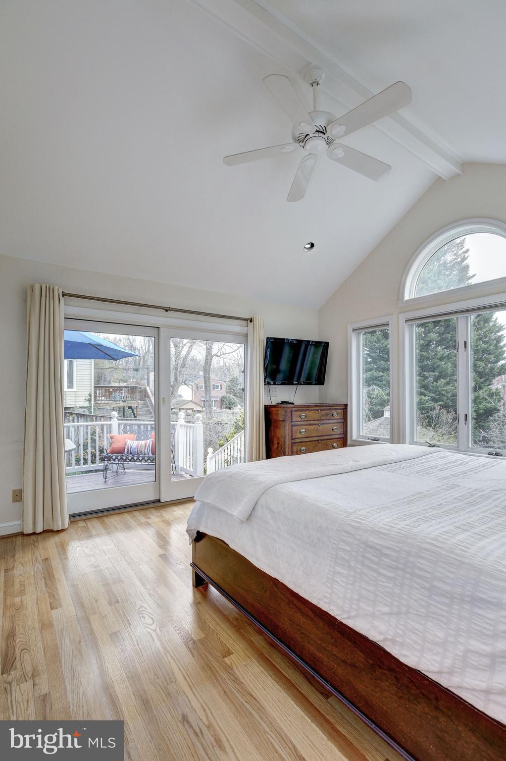 5325 Wakefield Road Bethesda, MD 20816 - Photo 13 of 27 Spacious and airy master retreat.