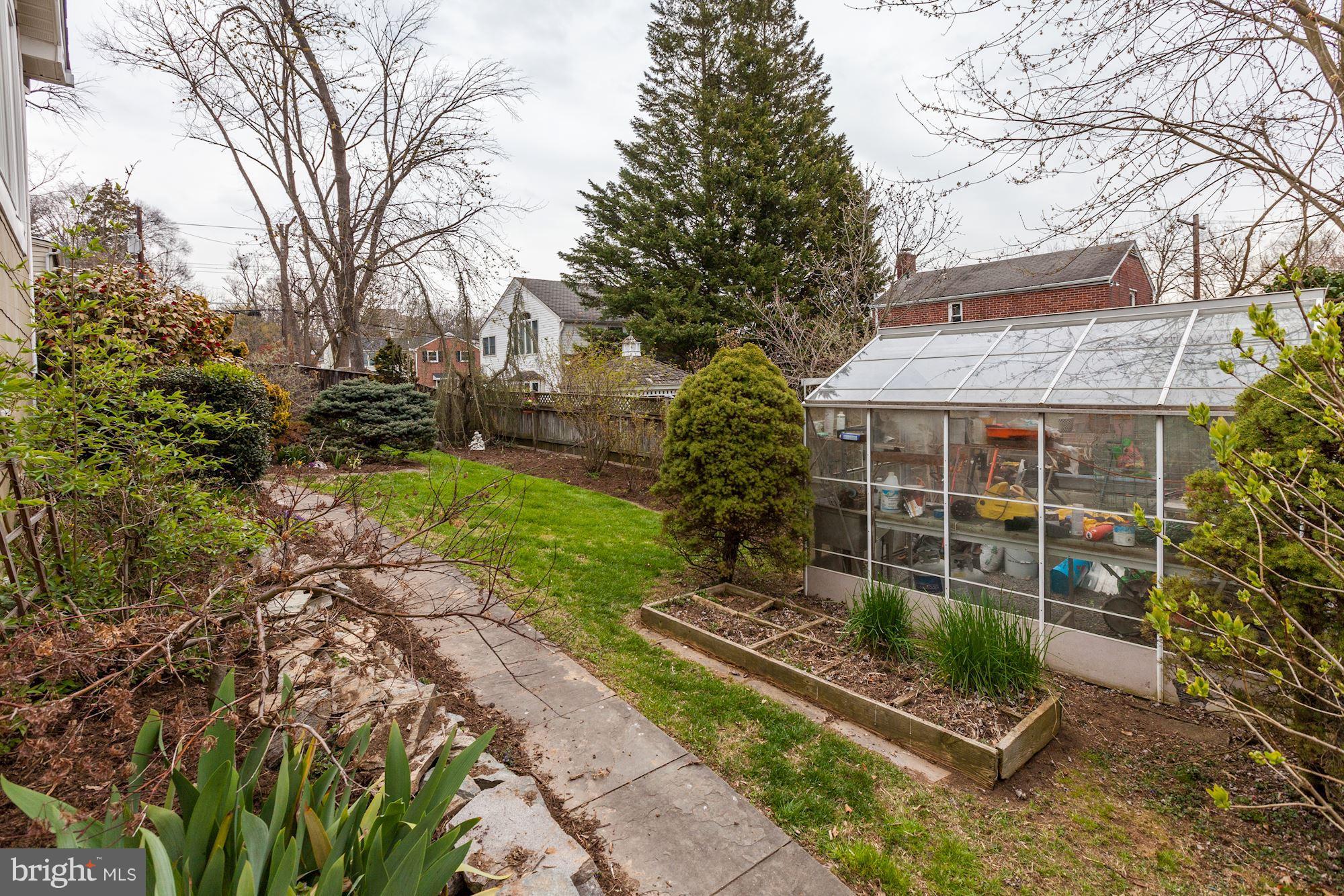 5325 Wakefield Road Bethesda, MD 20816 - Photo 25 of 27 Gardener's delight!
