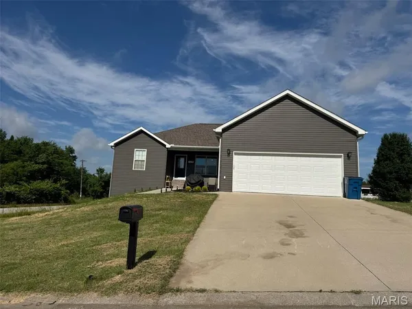 $324,900 | 119 Sun Valley Court, Jackson, MO 63755