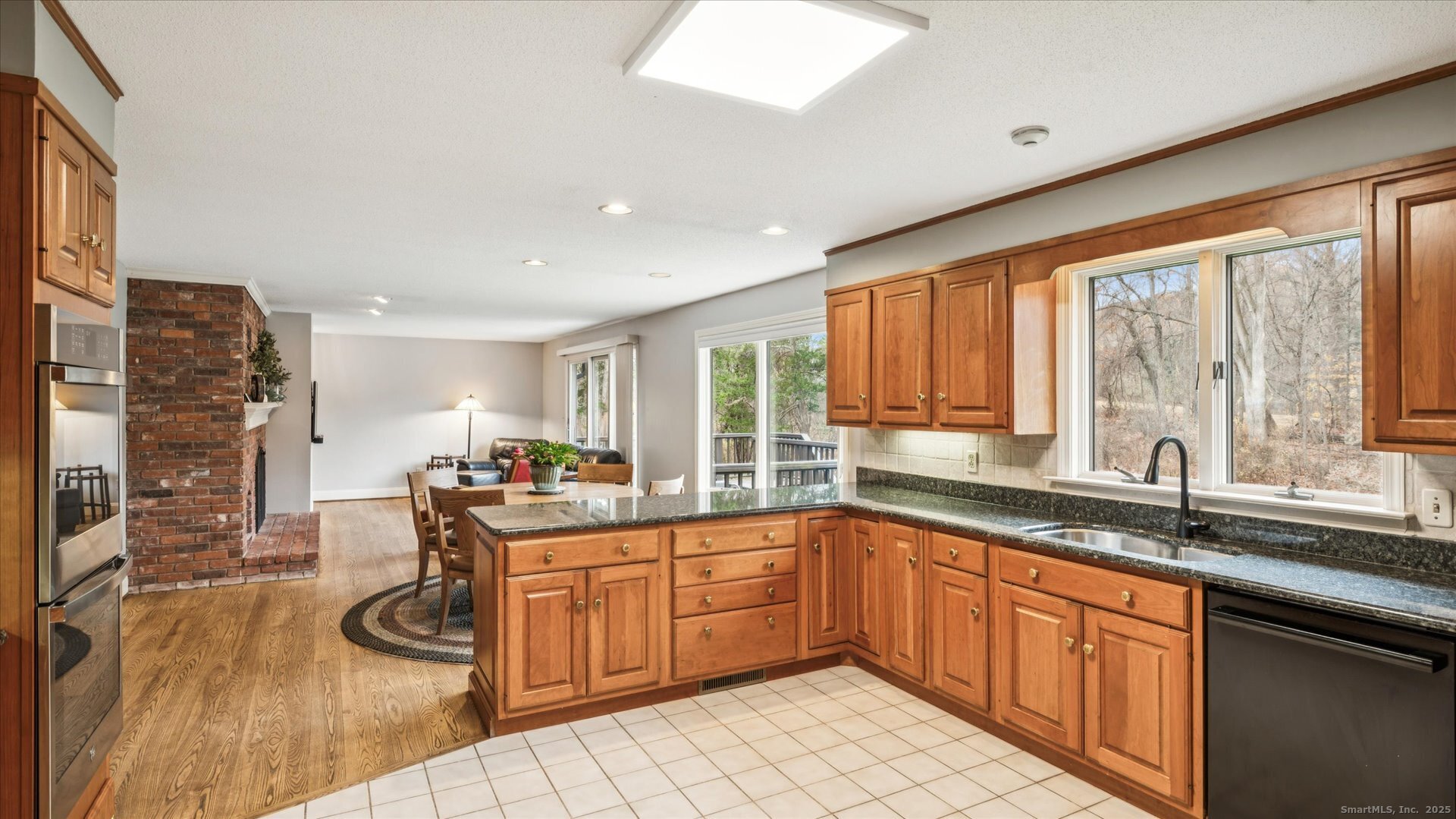 63 Duncaster Road Bloomfield, CT 06002 - Photo 11 of 36