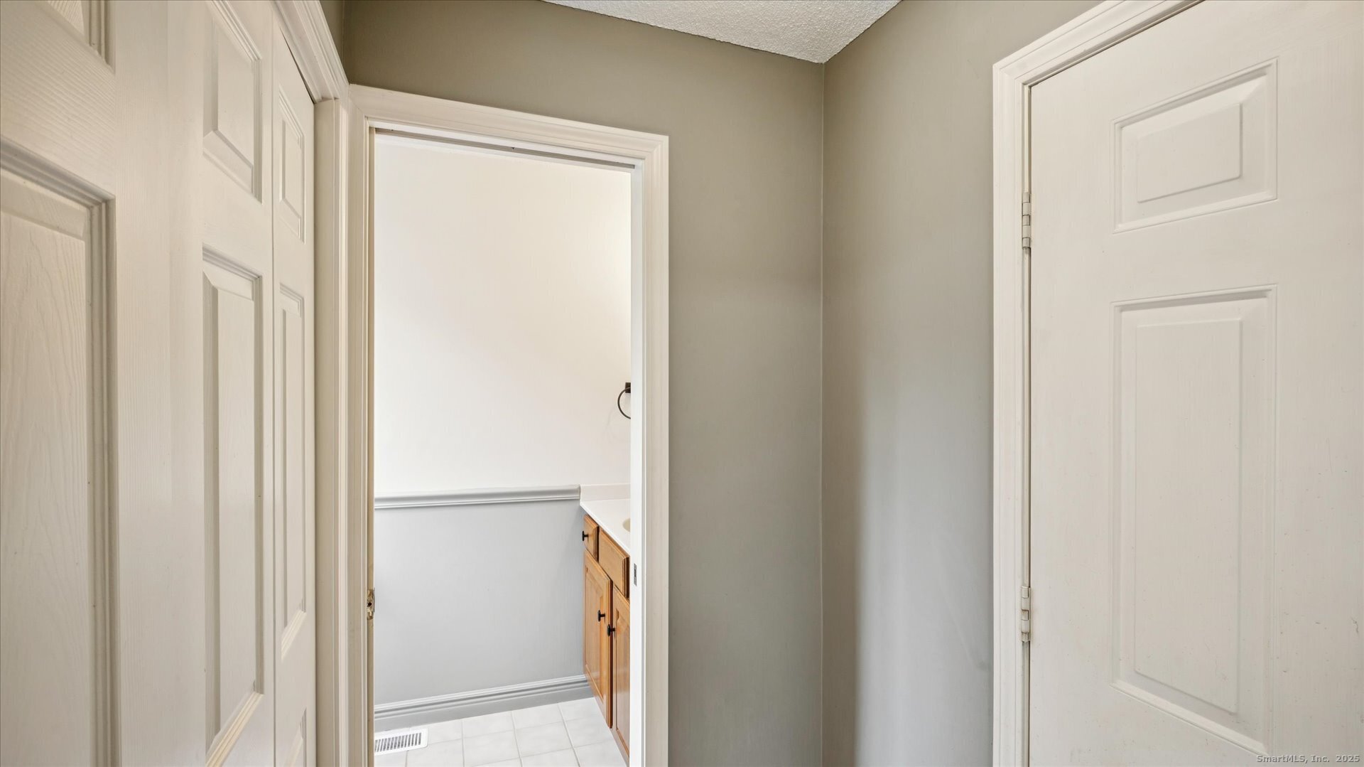 63 Duncaster Road Bloomfield, CT 06002 - Photo 13 of 36